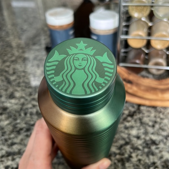 Lululemon bottle - Picture 2 of 5